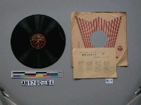 藏品(銃後の妻、戰果はラジオで唱片)的圖片